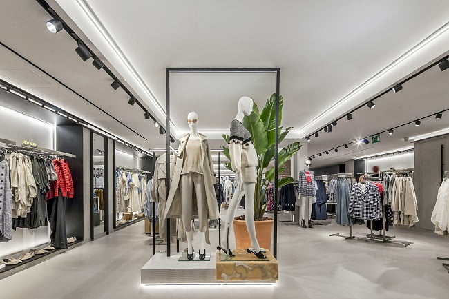 MANGO AKMERKEZ AVM’DE YENİ MAĞAZASINI AÇTI