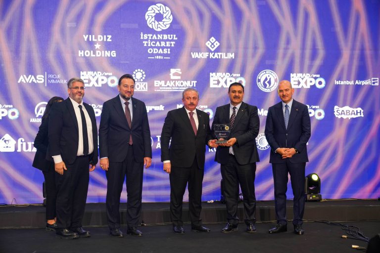 TBMM Başkanı Mustafa Şentop’tan Eyüp Akbal’a Plaket
